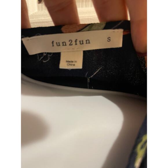 Fun2Fun Navy Floral Blouse – Size S - Picture 4 of 5